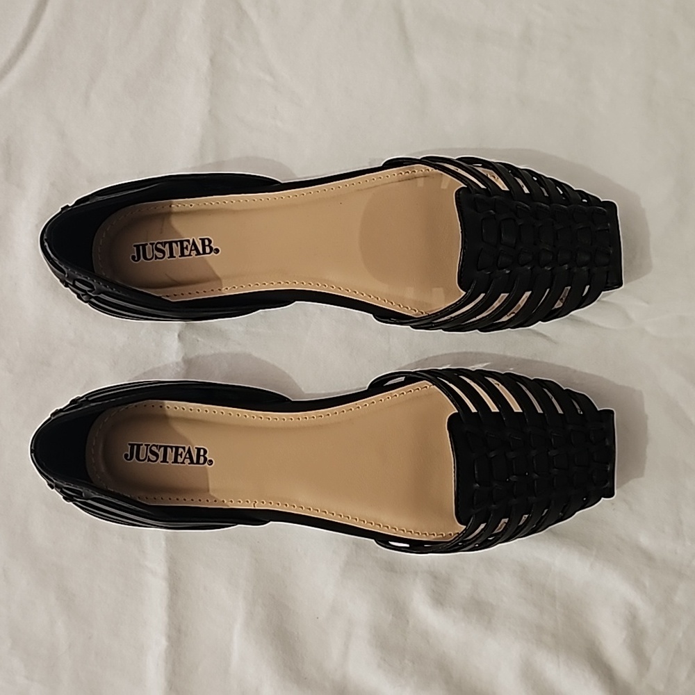 BRAND NEW IN BOX Black Lucita Flats